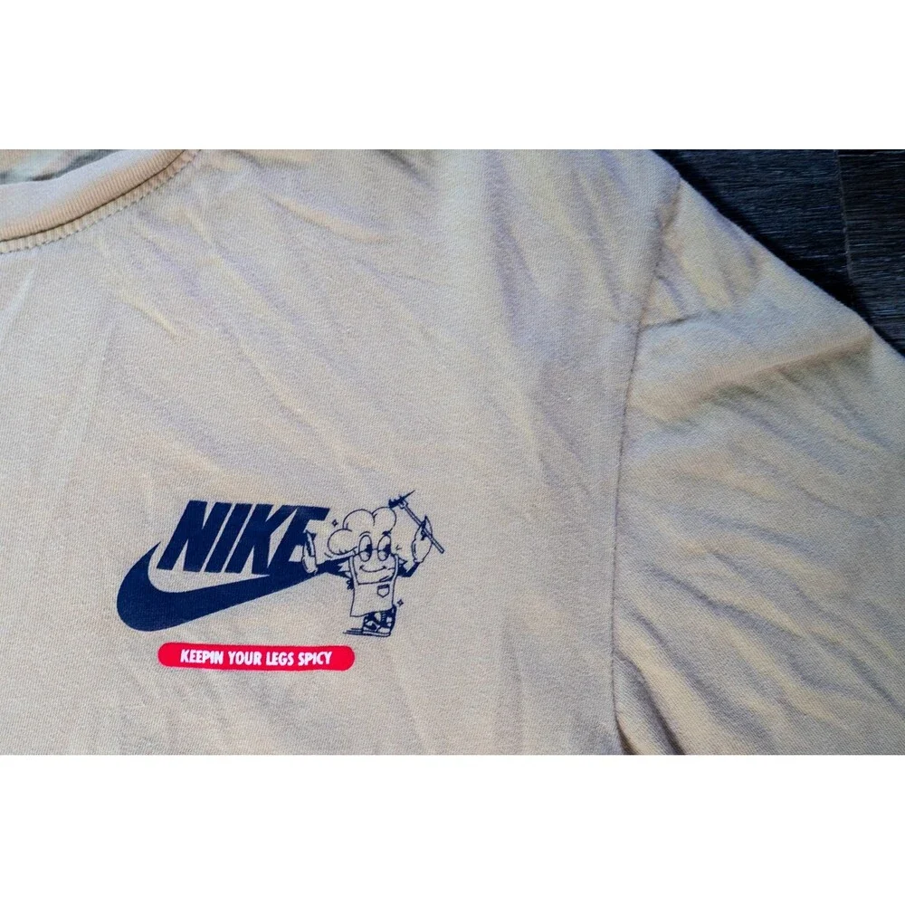 Nike NBA Shirt Mens Medium Beige Swoosh Basketball Graphic Crew Neck Tee T-Shirt